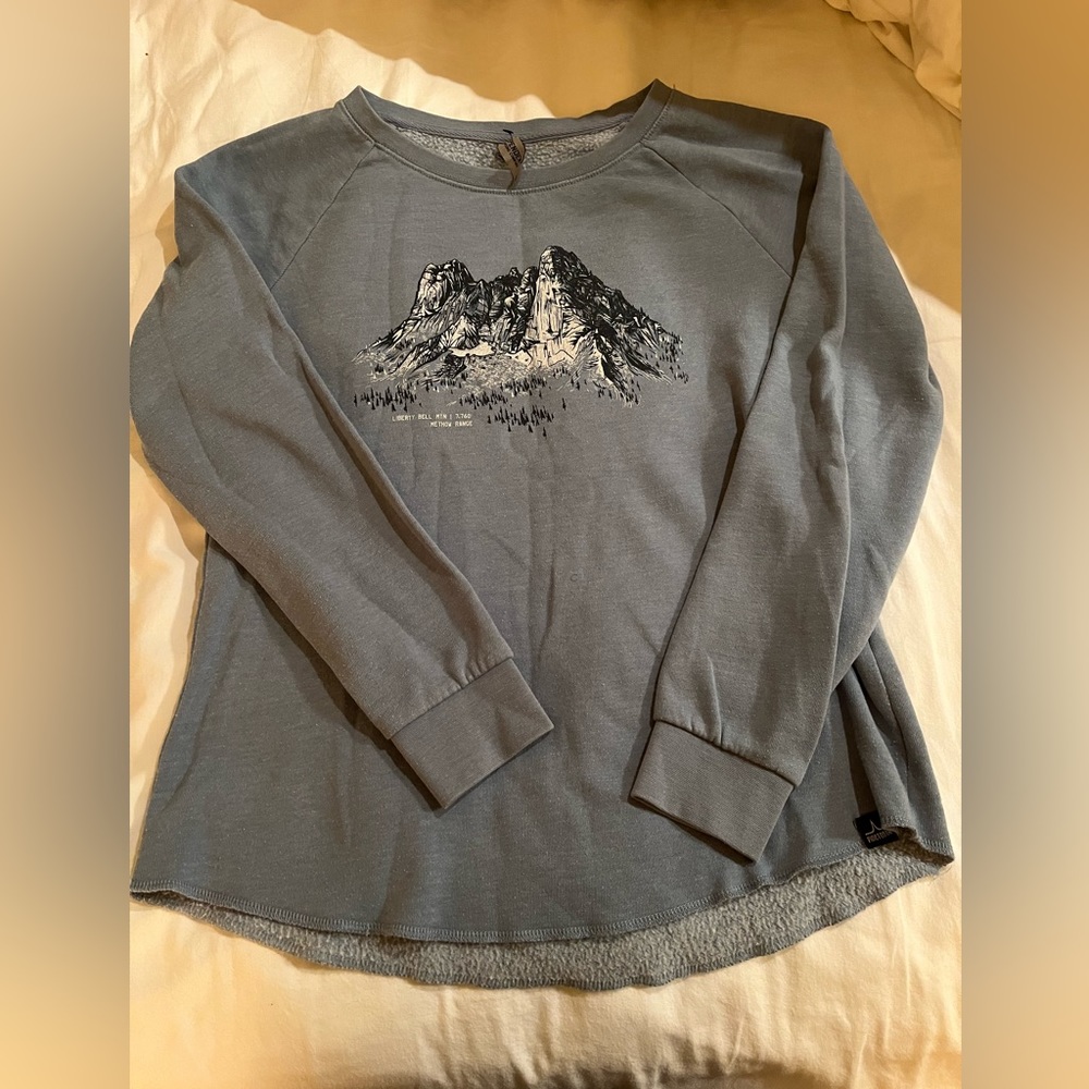 mountain sweatshirt 🎀